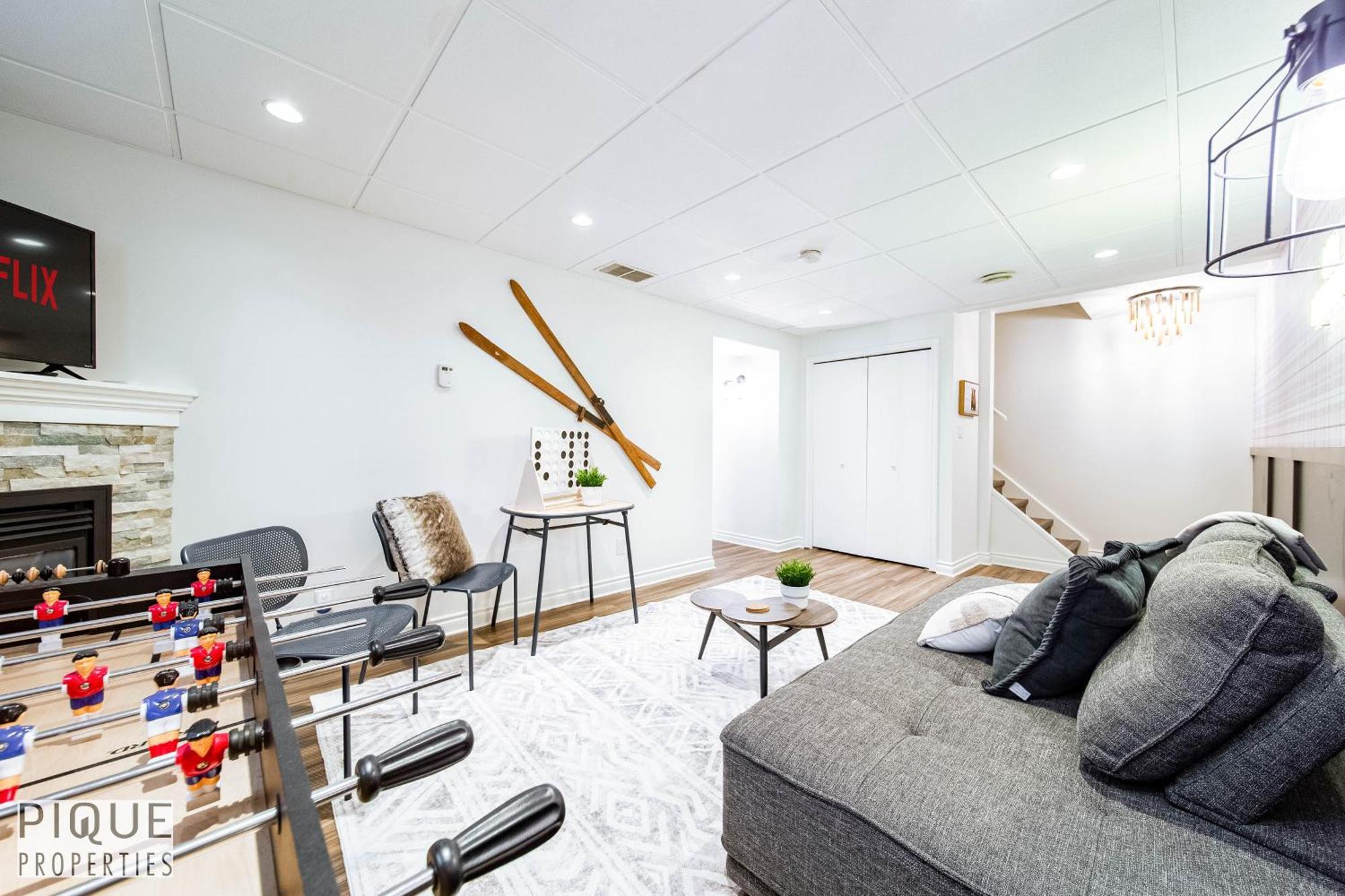 5 Bedroom Nordic Home, Pet Friendly, Garage, Wifi, Foosball! Edmonton Buitenkant foto