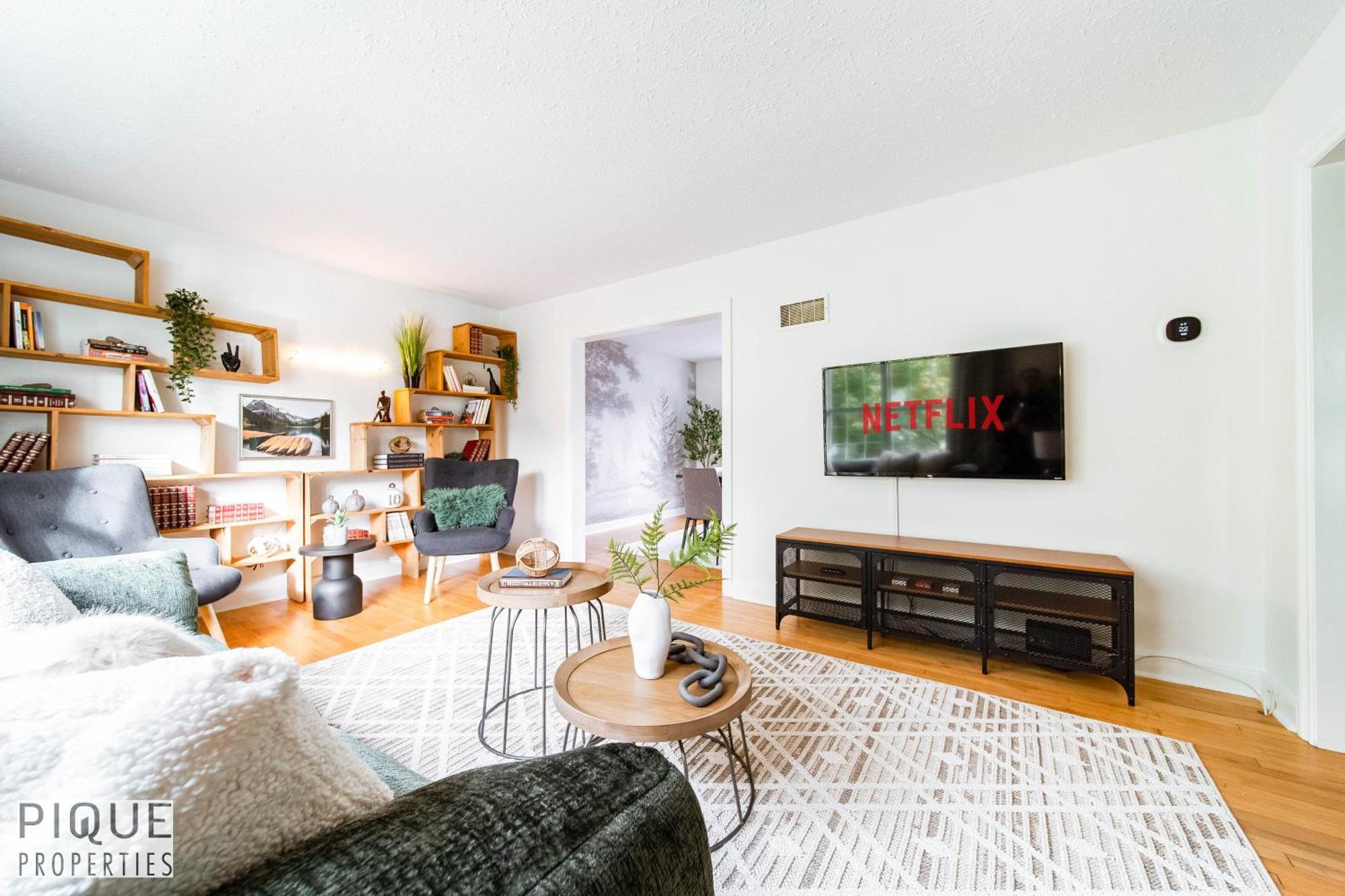 5 Bedroom Nordic Home, Pet Friendly, Garage, Wifi, Foosball! Edmonton Buitenkant foto