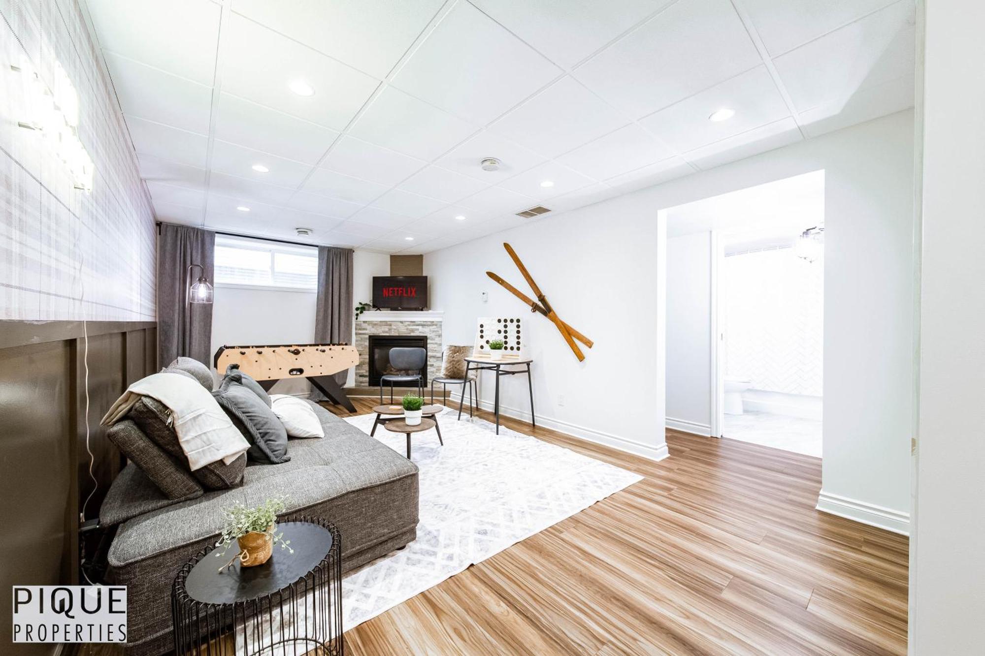 5 Bedroom Nordic Home, Pet Friendly, Garage, Wifi, Foosball! Edmonton Buitenkant foto