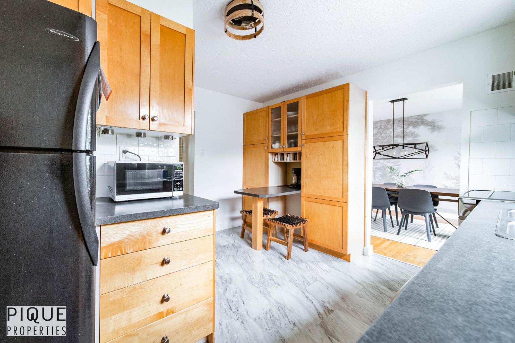 5 Bedroom Nordic Home, Pet Friendly, Garage, Wifi, Foosball! Edmonton Buitenkant foto