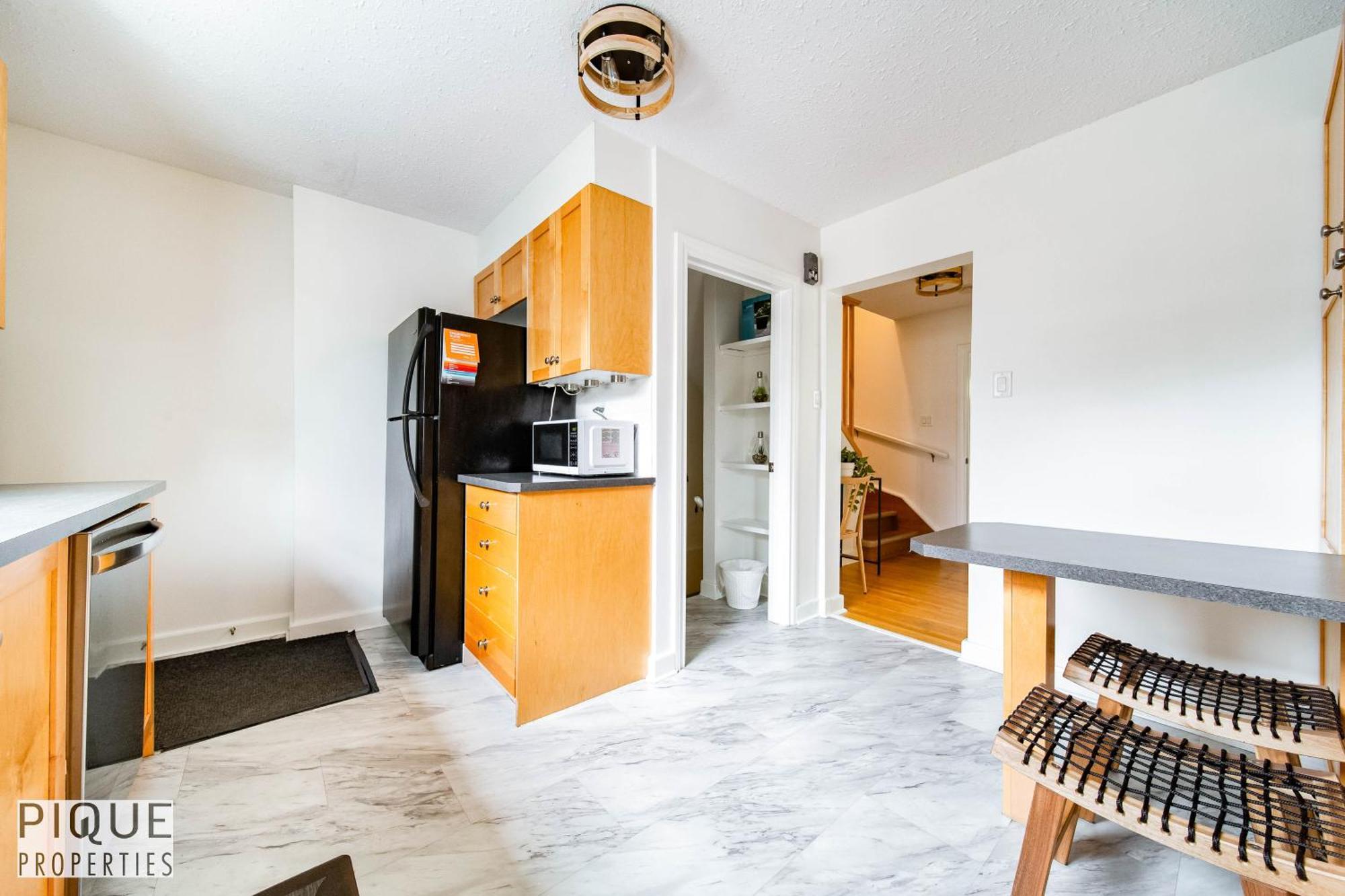 5 Bedroom Nordic Home, Pet Friendly, Garage, Wifi, Foosball! Edmonton Buitenkant foto